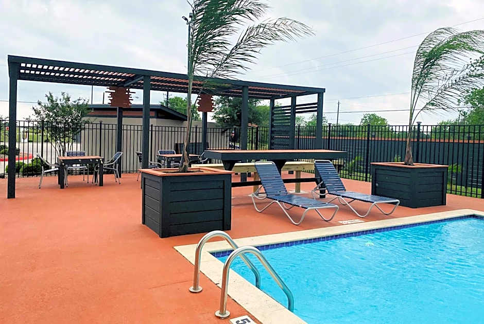 La Quinta by Wyndham Victoria - South