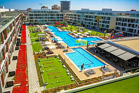 Courtyard Long Beach Holiday Resort