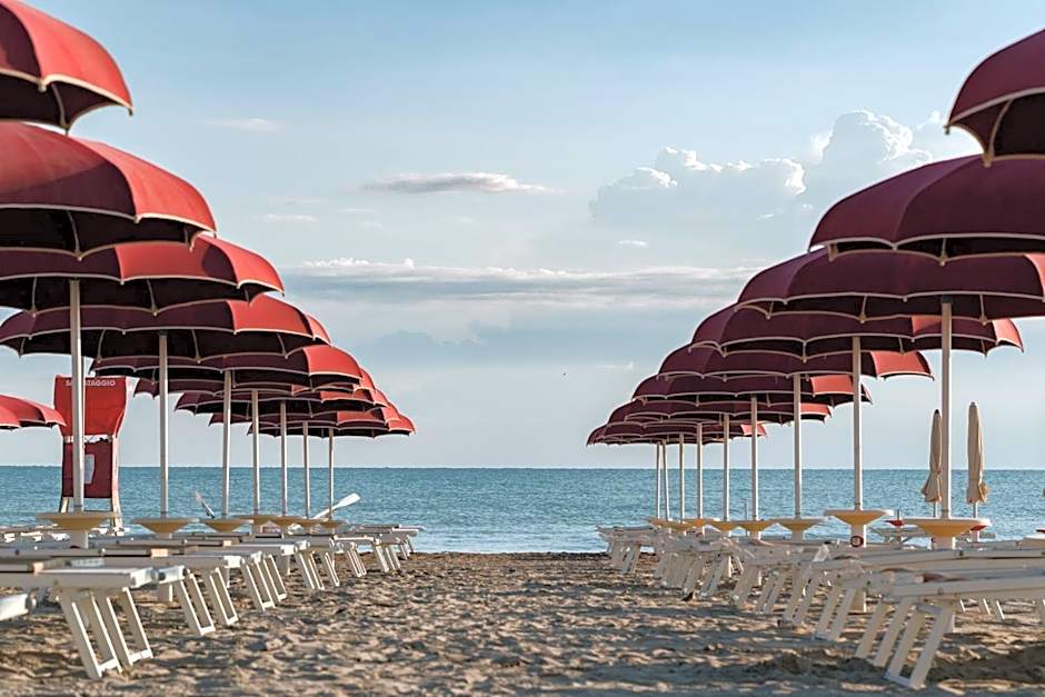 Hotel Soraya - Spiaggia Sawasdee with Beach, Restaurant & Parking