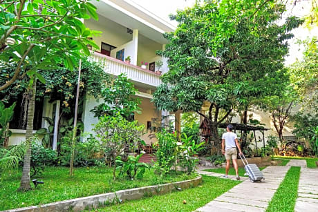 Lanis House by the Ponds