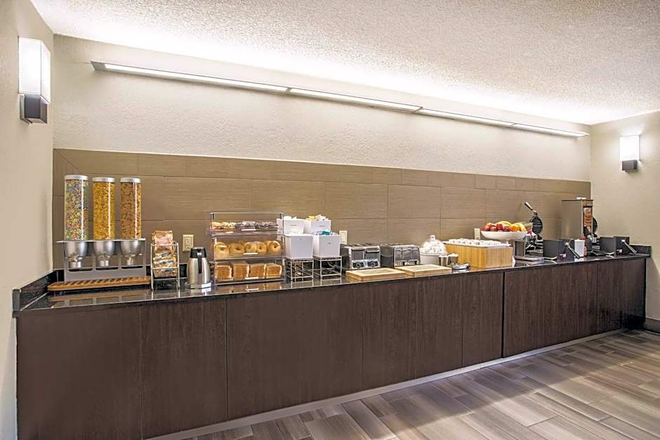 La Quinta Inn & Suites by Wyndham Fort Lauderdale Tamarac