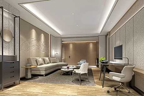 Lakeview Executive Suite, Club lounge access, Suite, 1 King, Lake view, 1Bedroom 1Living