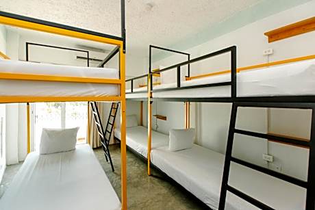 6 Bed Female Community Dorm