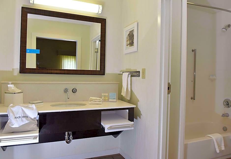 Hampton Inn By Hilton & Suites Alexandria