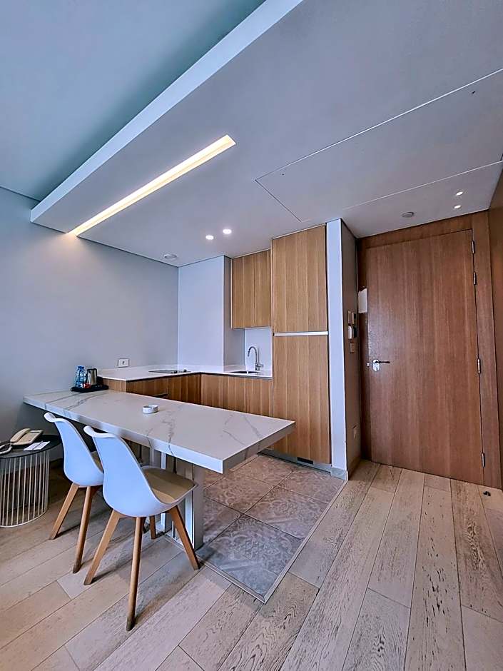 Monot Suites