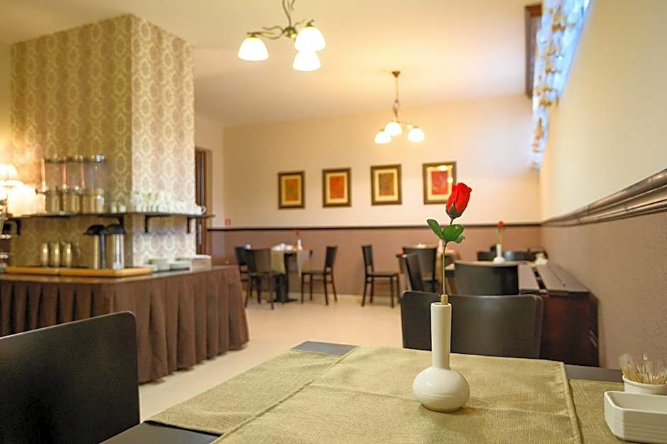 Parklands Hotel & Pool