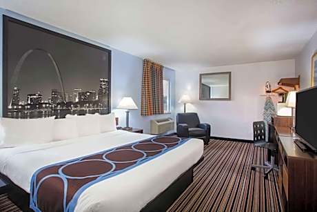 Deluxe King Suite with Spa Bath - Non-Smoking