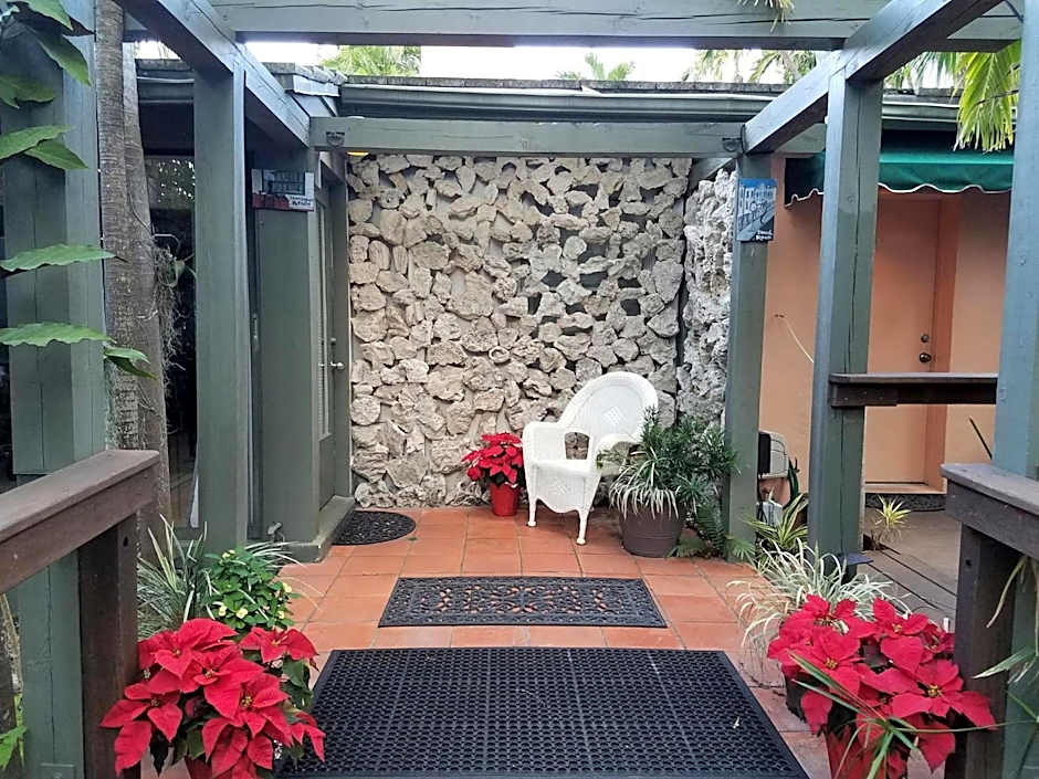 Suite Dreams Inn by the Beach