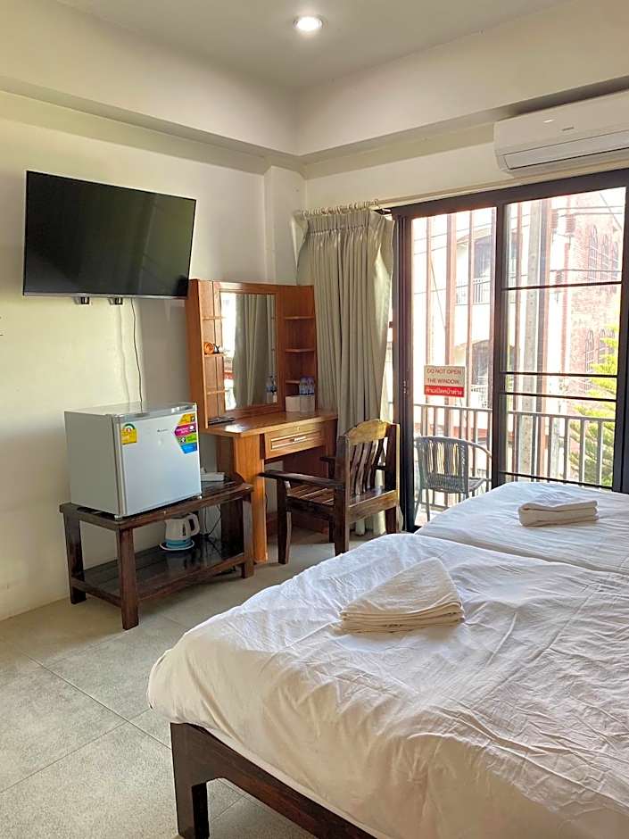 Photo 1 of 5 of Room 302