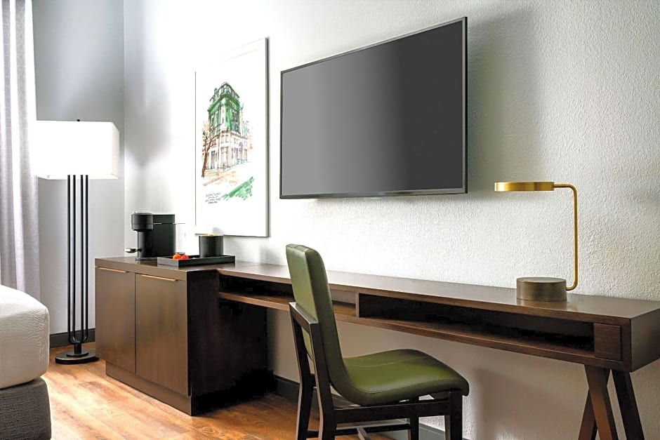 The Bluff Hotel Savannah, Tapestry Collection by Hilton