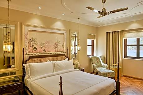 Palace Suit with Round Bed