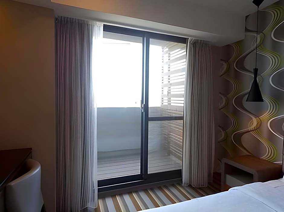 Zaw Jung Business Hotel