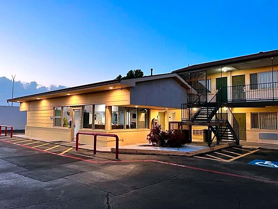 Budget Inn & Suites