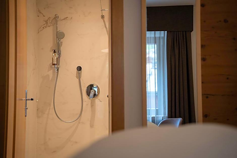 The Laurin Small & Charming