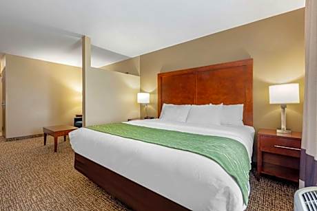 King Suite - Accessible/Non-Smoking