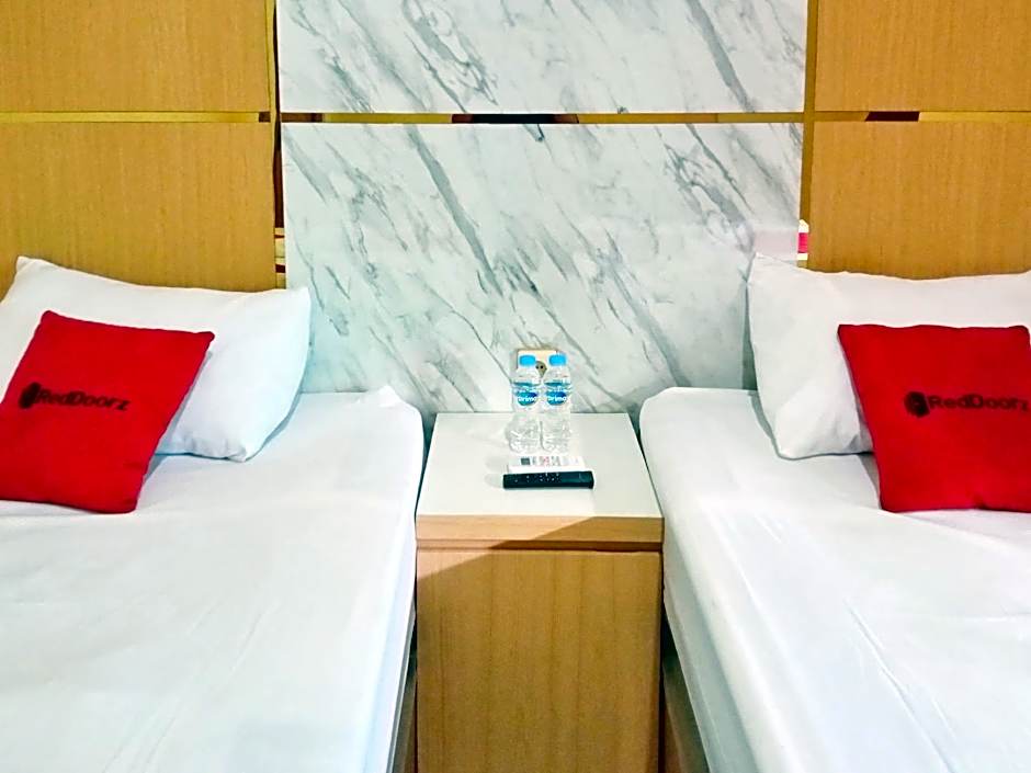 RedDoorz near Alun Alun Slawi