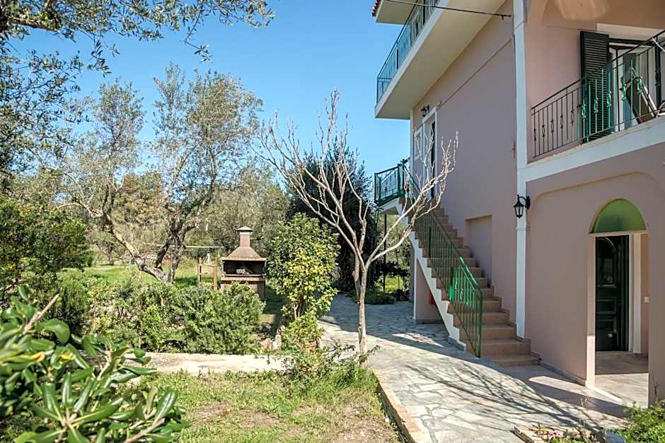 Santa Maroma Rooms & Houses