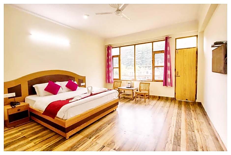 Goroomgo J J Regency Manali