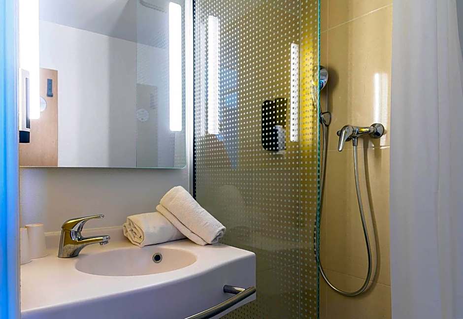 B&B Hôtel Nîmes Centre Arènes