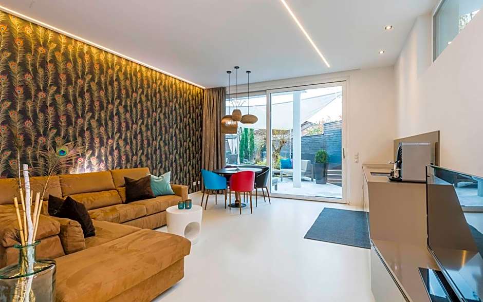 Merangardenvilla adults only