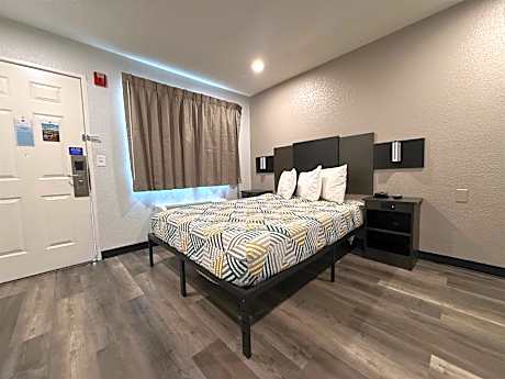 Queen Room- Non Smoking