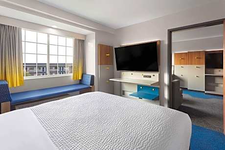 Family Suite 2 Queen Beds Non Smoking