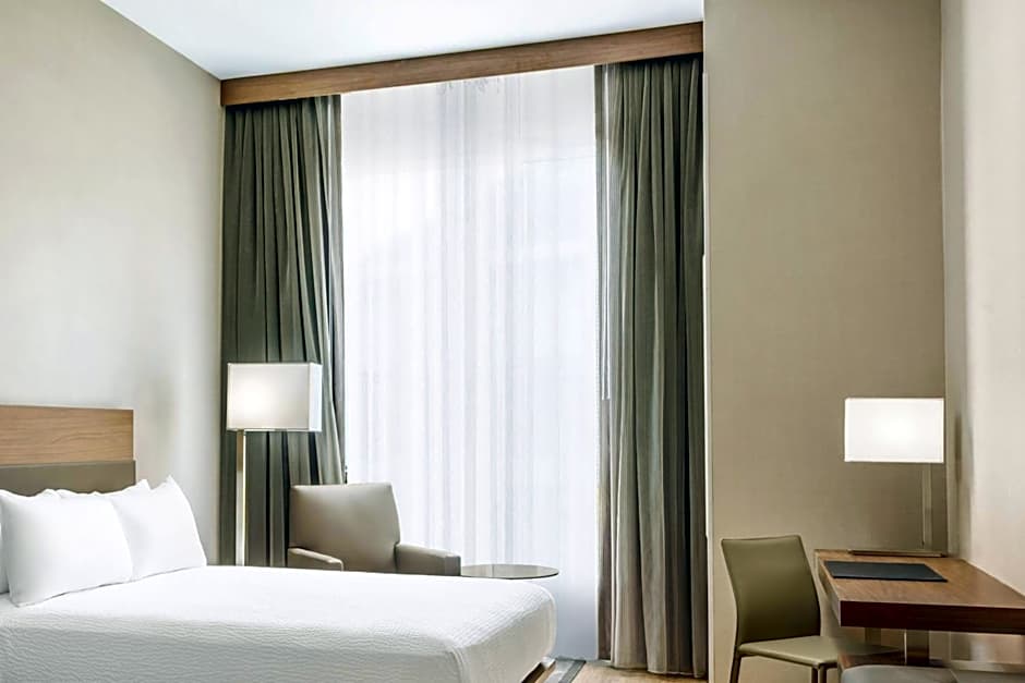 AC Hotel by Marriott San Francisco Airport/Oyster Point Waterfront