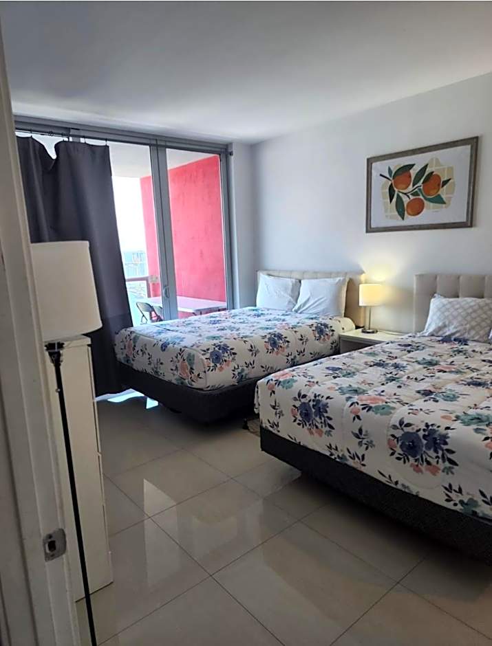 Stunning Penthouse Suite Waterfront 2BD 2BA
