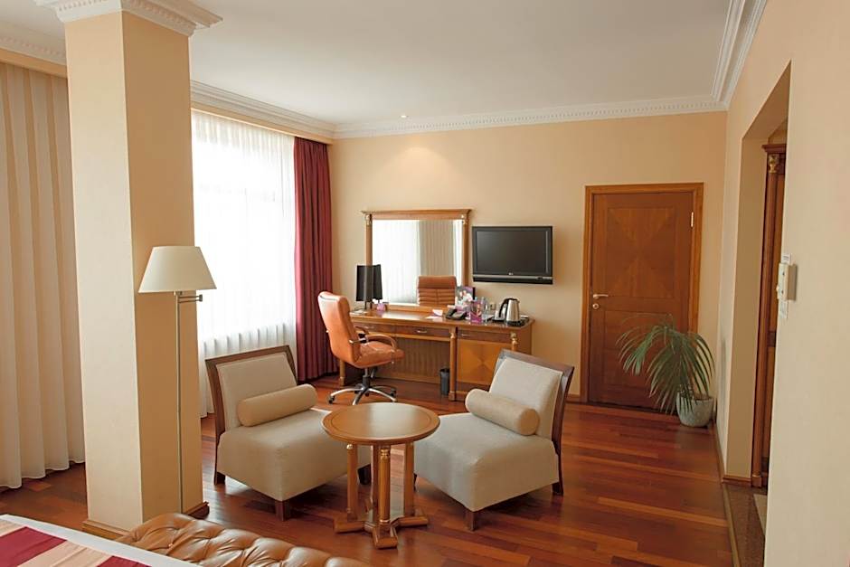 Crowne Plaza Hotel Minsk