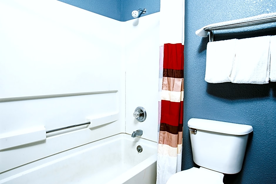 Coratel Inn & Suites By Jasper Park City - Wichita North