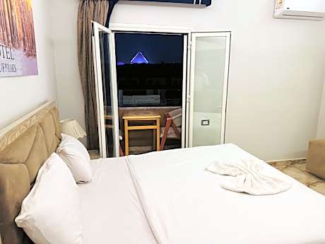 Deluxe Room With Panoramic Pyramids View