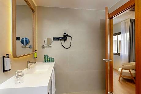 Clasic Twin Room with Balcony