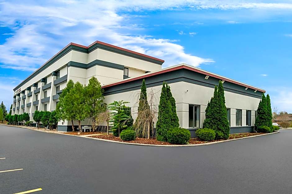 HomeTowne Studios by Red Roof Flint