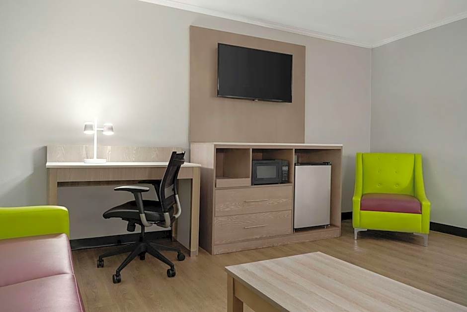 La Quinta Inn & Suites by Wyndham Birmingham/Cahaba Park South