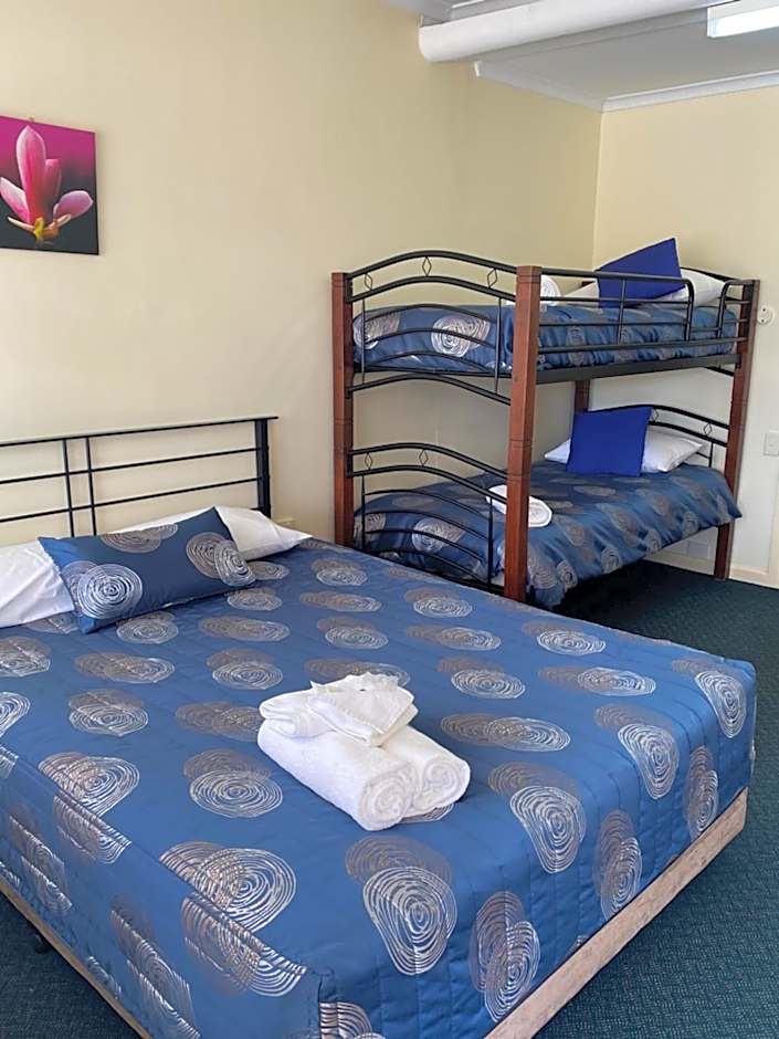 Paddle Steamer Motel