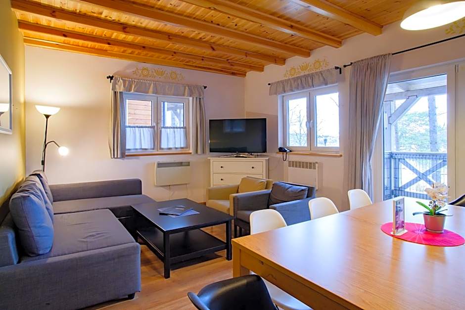 Domki Kaszuby - jezioro las i zoo w Szarlocie