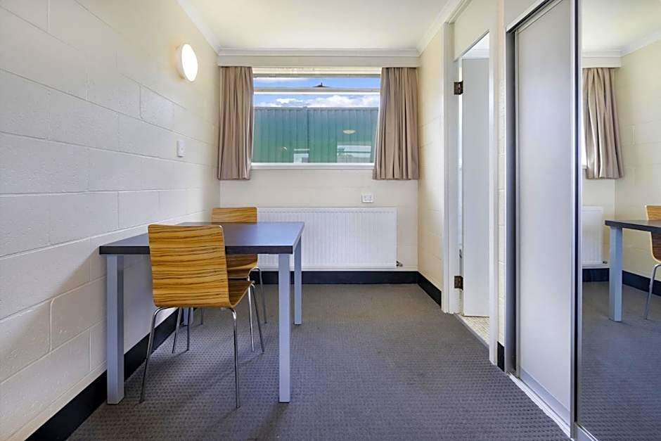 Top of the Town Hotel Motel