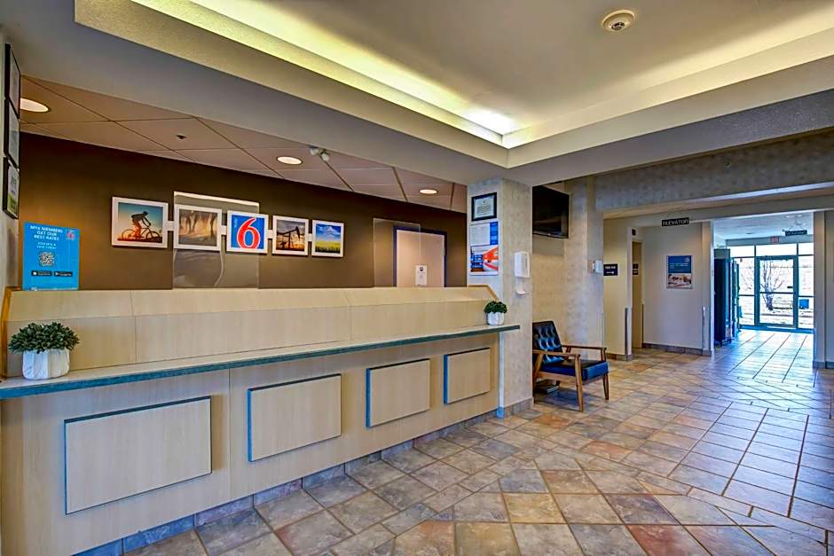 Motel 6-Grande Prairie, AB