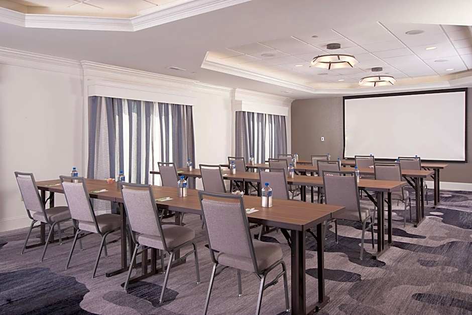 Courtyard by Marriott Charleston Waterfront