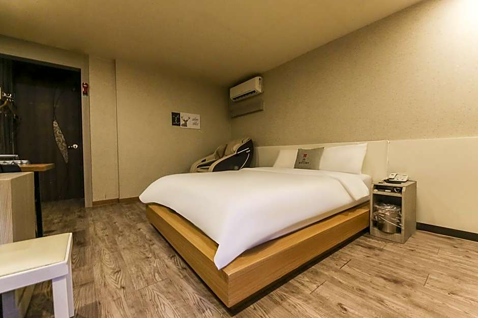 Hotel M story