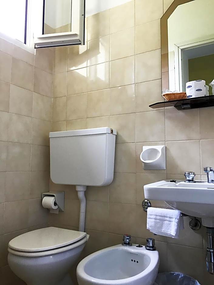 B&B Promenade Hotel Simple con Piscina