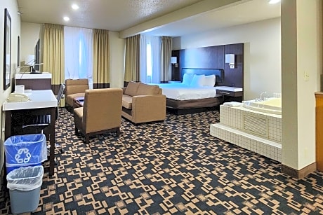 1 King Bed, Suite, Nonsmoking