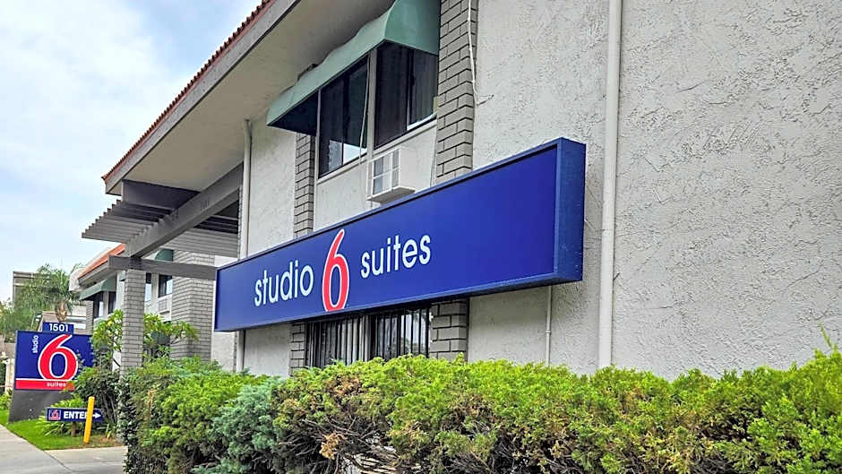 Studio 6 Suites Santa Ana, CA