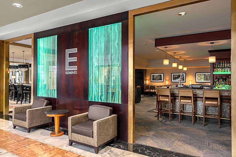 LaGuardia Plaza Hotel