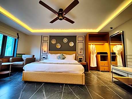 Deluxe Room with 1 King Bed