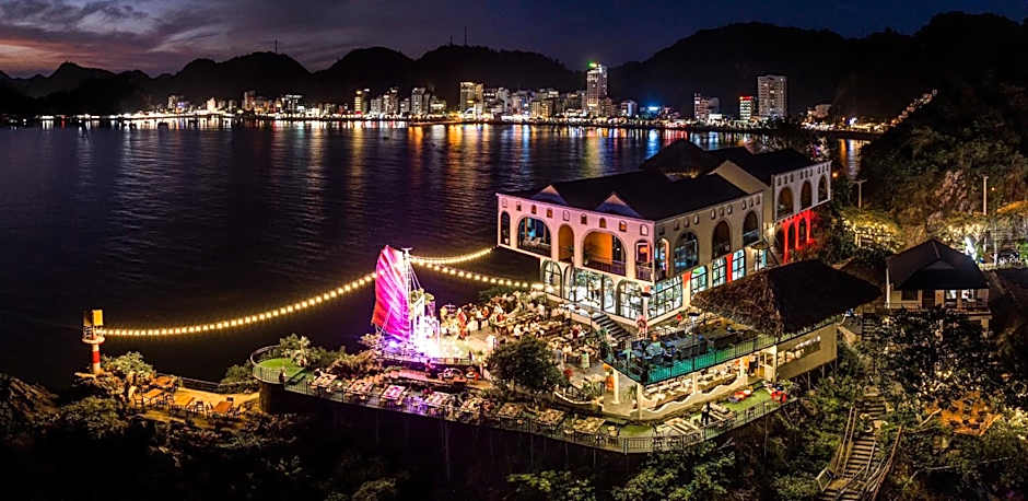 LePont Cat Ba Bungalow