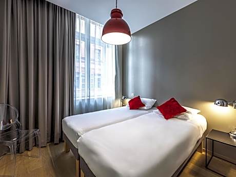 Superior Apartment with One Queen Bed and Two Single Beds