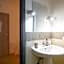 Aurelio Deluxe Rooms