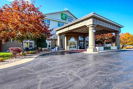 Holiday Inn Express Hotel & Suites Oshkosh - State Route 41 By IHG