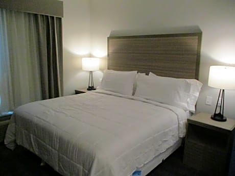 1 King Bed Nsmk Pillow Micrfg Full Breakfast